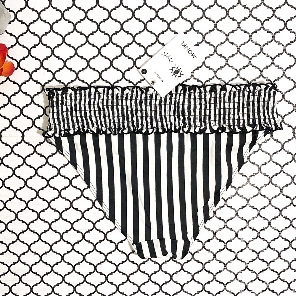 Monki Ruched striped Bikini Bottom - Picture 2 of 3